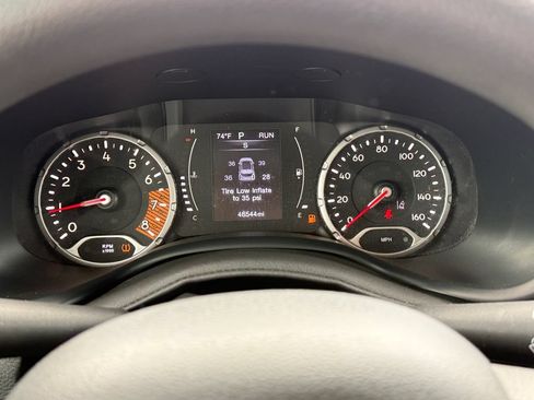 Used 2023 Jeep Renegade Latitude AWD/4WD image 30