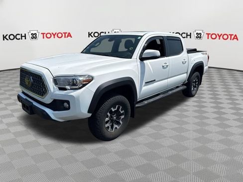 Used 2019 Toyota Tacoma TRD Off-Road w/ TRD Premium Off Road Package AWD/4WD image 3