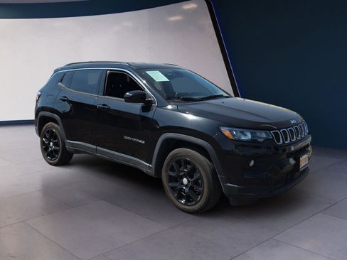 Used 2024 Jeep Compass Latitude image 7