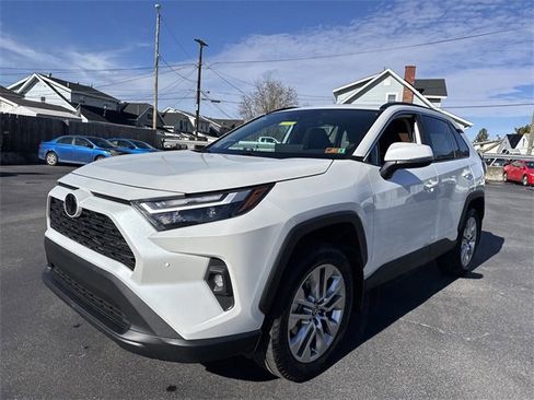 Used 2024 Toyota RAV4 XLE Premium image 10