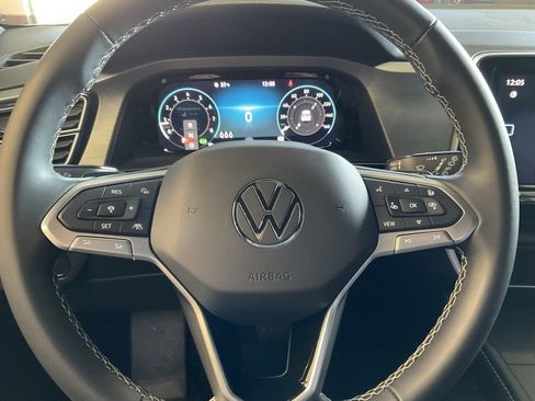 Used 2024 Volkswagen Atlas Cross Sport SE image 11