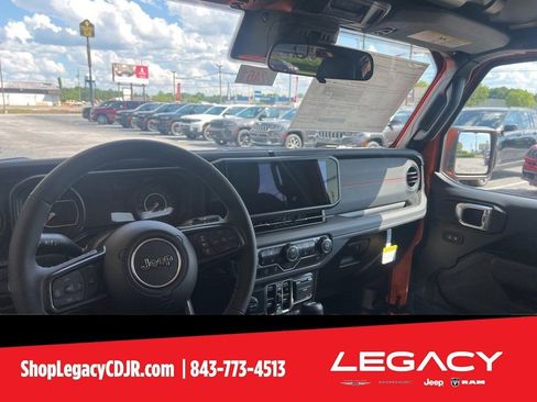 New 2025 Jeep Wrangler Unlimited Rubicon w/ XTREMEE 35" Tire Package image 13