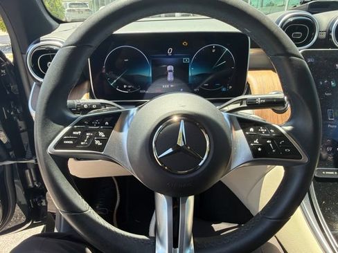Used 2024 Mercedes-Benz GLC 300 4MATIC image 6