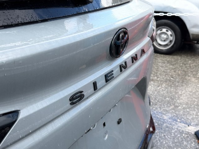Used 2026 Toyota Sienna XSE FWD image 9