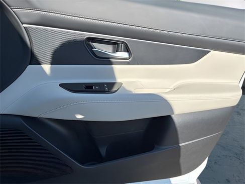 Used 2025 Nissan Murano SV image 14