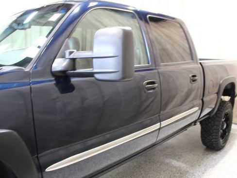 Used 2005 GMC Sierra 2500 SLT w/ Heavy-Duty Power Package image 7