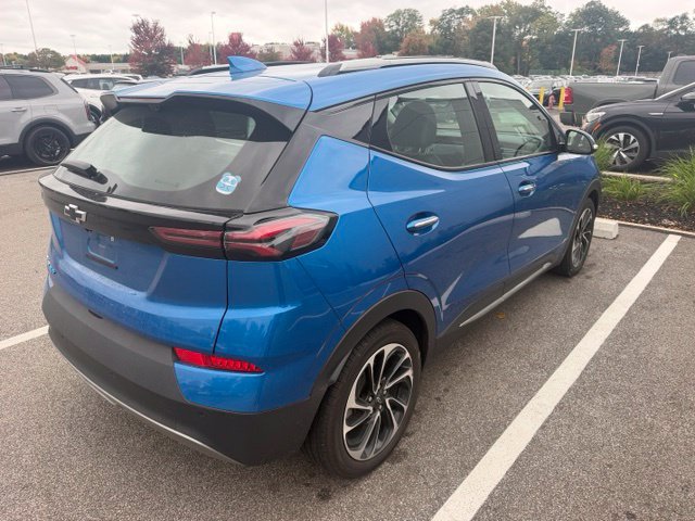 Used 2022 Chevrolet Bolt EUV Premier w/ Super Cruise Package FWD image 3