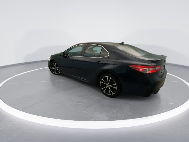 Used 2019 Toyota Camry SE FWD image 4