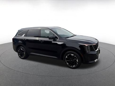 Used 2024 Kia Sorento S FWD image 2