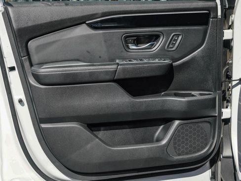 Used 2025 Honda Pilot EX-L image 22