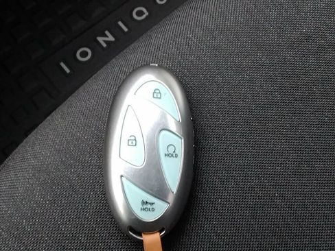 Used 2024 Hyundai Ioniq 6 SE RWD image 28