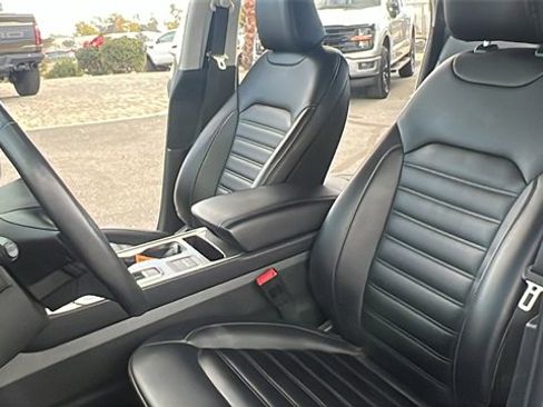 Used 2024 Ford Edge SEL image 18