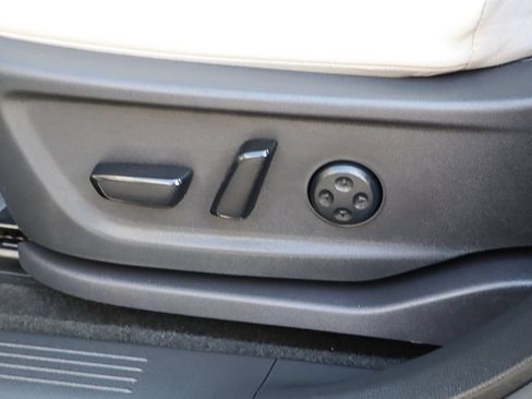 Used 2023 Nissan Ariya FWD image 19