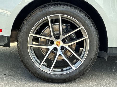 Used 2025 Porsche Macan image 43