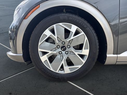 Used 2024 Genesis GV60 RWD image 14