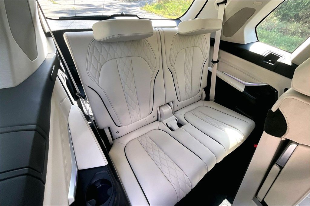 Used 2025 BMW X7 xDrive40i w/ Premium Package AWD/4WD image 38