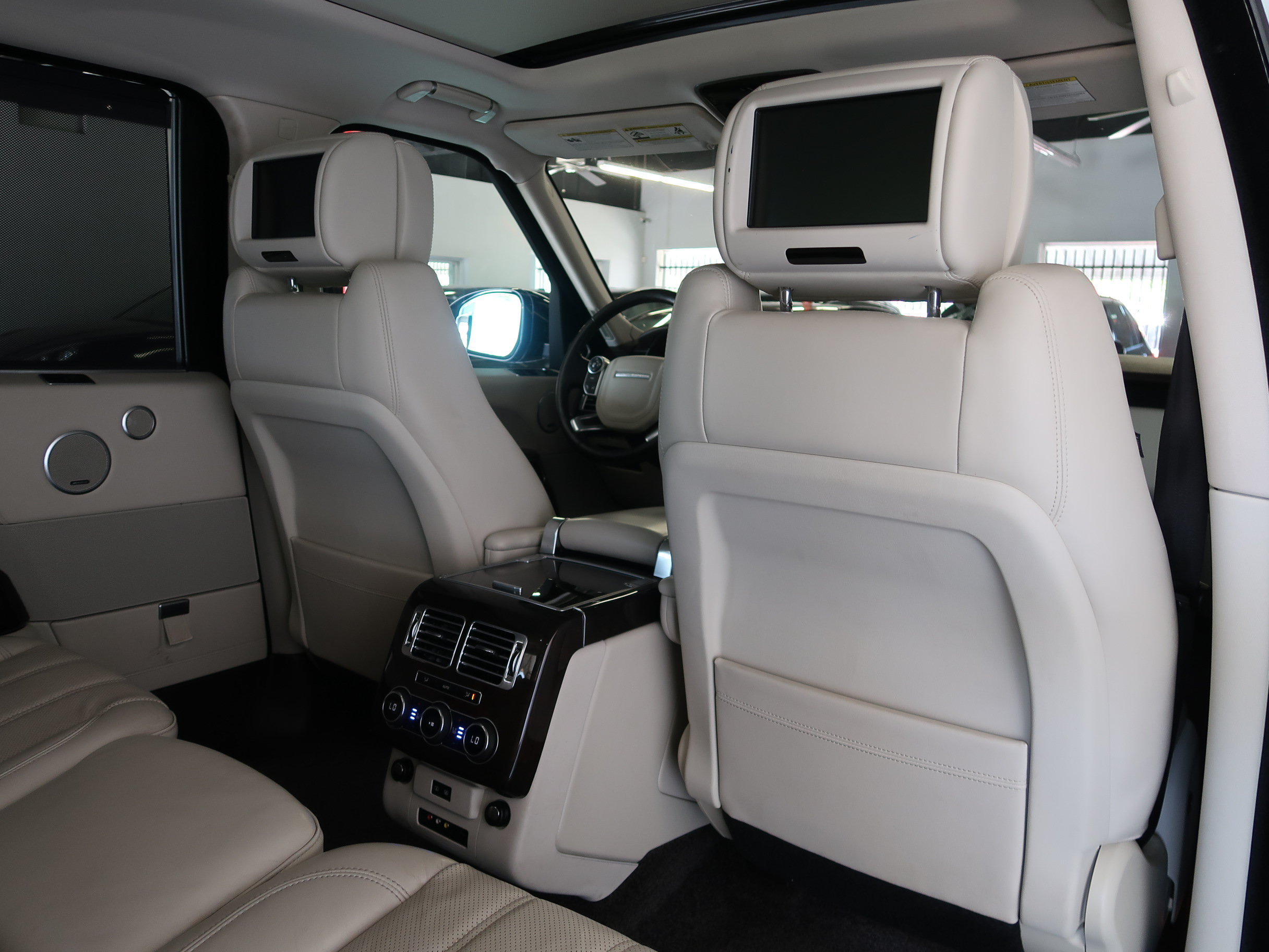 Used 2014 Land Rover Range Rover Long Wheelbase Supercharged AWD/4WD image 36