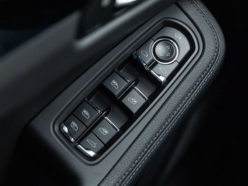 Certified 2026 Porsche Macan AWD/4WD image 19