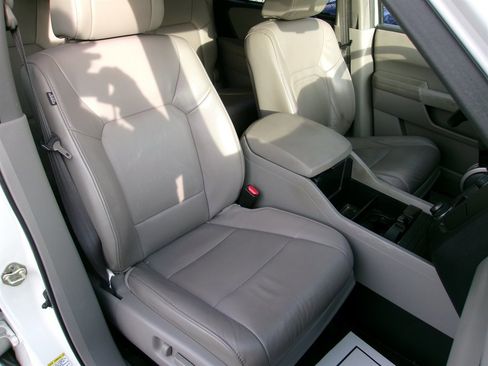 Used 2014 Honda Pilot Touring image 16