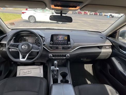 Used 2025 Nissan Altima 2.5 SV FWD image 18