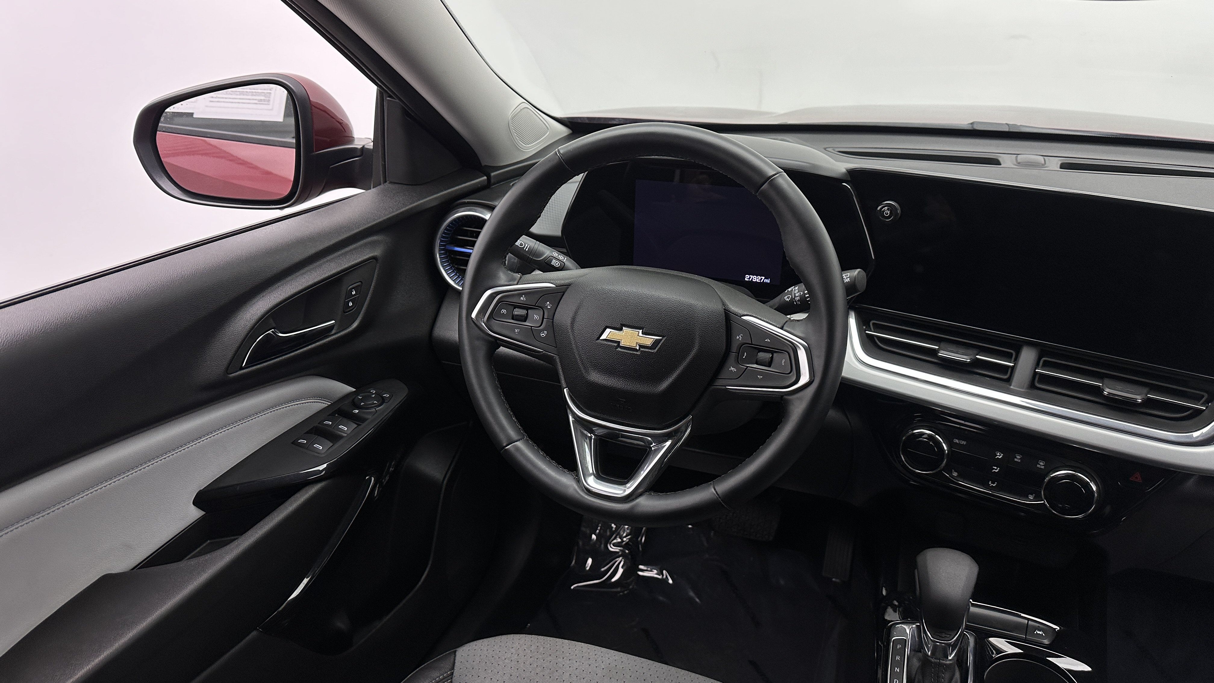 Used 2025 Chevrolet Trax LT w/ LT Convenience Package FWD image 27
