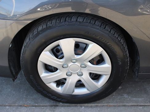 Used 2011 Toyota Camry LE image 11