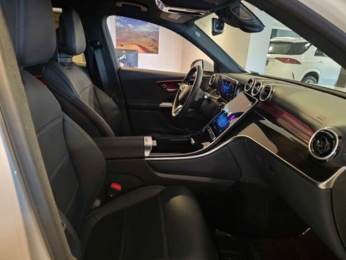 Used 2025 Mercedes-Benz GLC 300 image 10