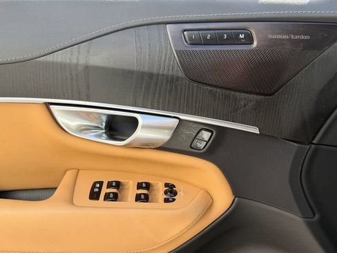 Certified 2025 Volvo XC90 B6 Ultra w/ Protection Package Premier AWD/4WD image 28