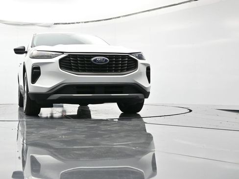 Used 2023 Ford Escape Active image 36