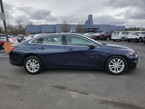 Used 2017 Chevrolet Malibu LT image 17
