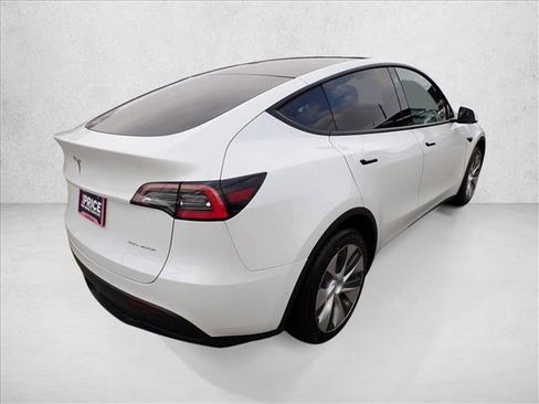 Used 2021 Tesla Model Y Long Range image 4