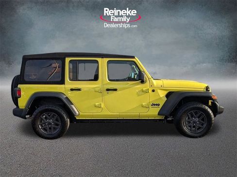 Used 2024 Jeep Wrangler Sport S image 4