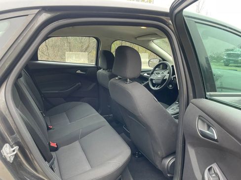 Used 2015 Ford Focus SE w/ Reverse Sensing Package image 18