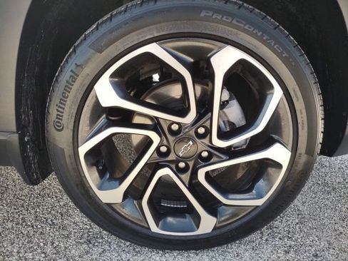 Used 2025 Chevrolet Trax RS w/ Sunroof Package FWD image 24