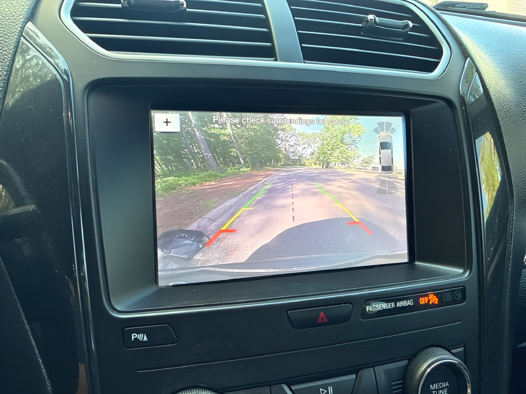 Used 2019 Ford Explorer XLT w/ Equipment Group 202A AWD/4WD image 24