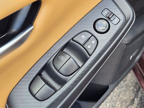 Used 2025 Nissan Sentra SV w/ SV Premium Package FWD image 19