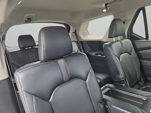 Used 2025 Honda Pilot Touring image 17