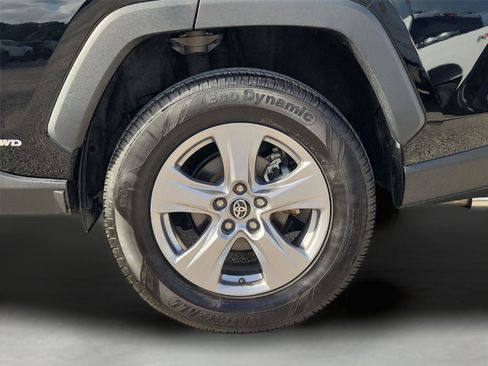 Used 2025 Toyota RAV4 XLE AWD/4WD image 31