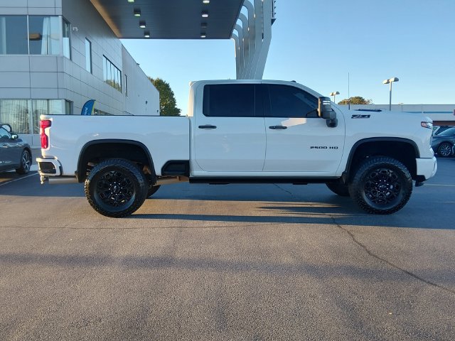 Used 2024 Chevrolet Silverado 2500 LTZ w/ LTZ Plus Package AWD/4WD image 2