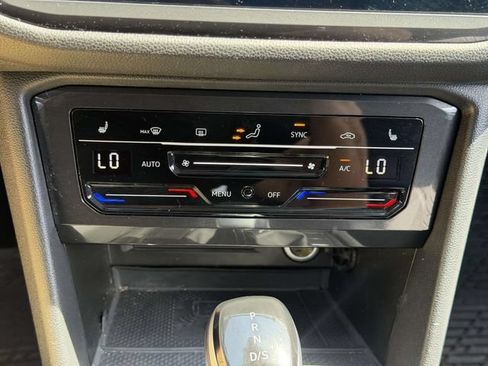 Used 2024 Volkswagen Tiguan SE AWD/4WD image 20