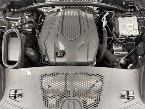 Certified 2025 Porsche Macan image 61
