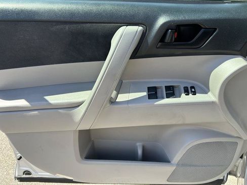 Used 2010 Toyota Highlander 2WD image 9