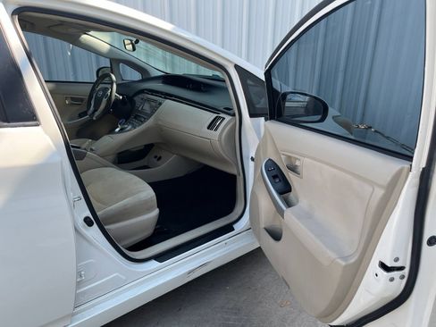 Used 2013 Toyota Prius Two FWD image 16