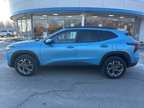 Used 2025 Chevrolet Trax LT image 8