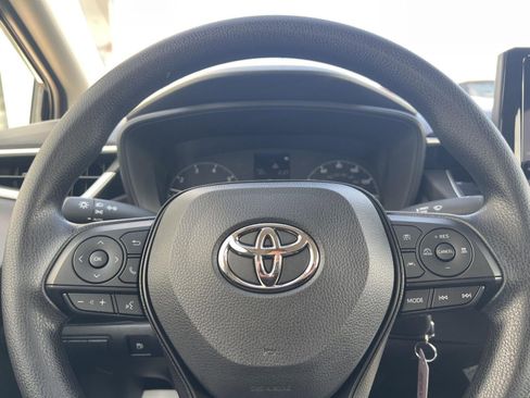 Used 2025 Toyota Corolla LE image 23