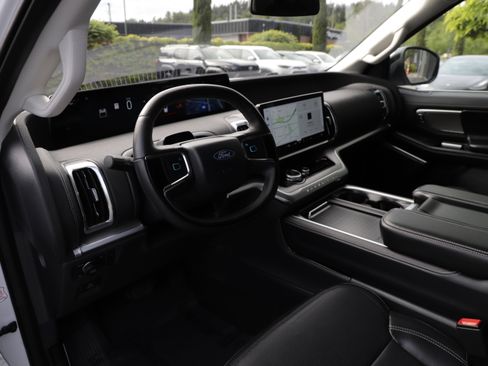 Used 2025 Ford Expedition Max Platinum AWD/4WD image 17