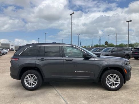 Used 2025 Jeep Grand Cherokee Laredo X RWD image 8