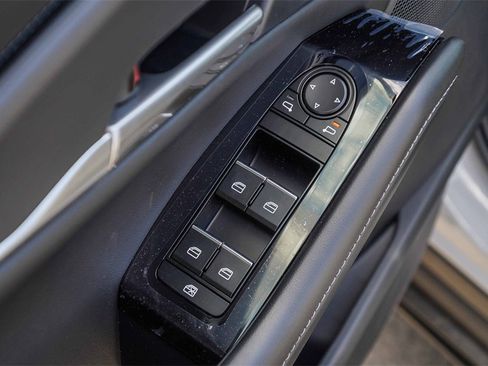 New 2025 MAZDA CX-30 AWD 2.5 S w/ Select Sport Pkg image 24