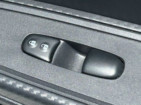 Used 2025 Nissan Versa SV FWD image 31