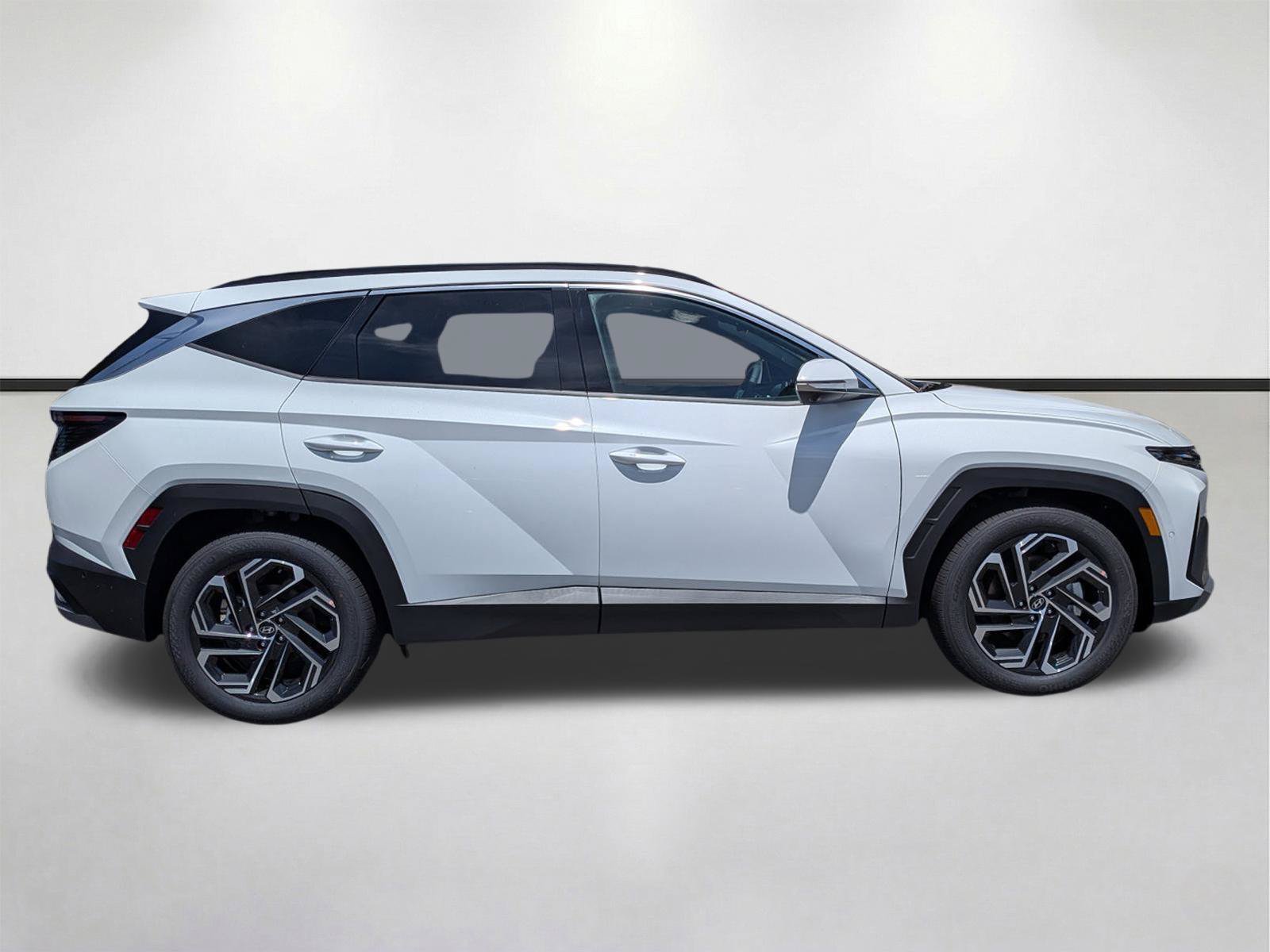 New 2026 Hyundai Tucson Limited FWD image 2